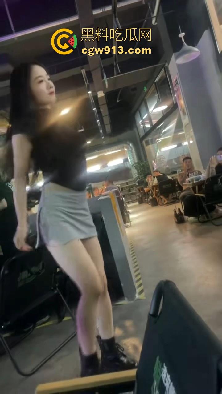 朋友聚会偶遇妖娆舞蹈老师，性感辣舞跳的鸡巴都硬邦邦的，果断重金拿下，无套猛插内射狠狠发泄！-5