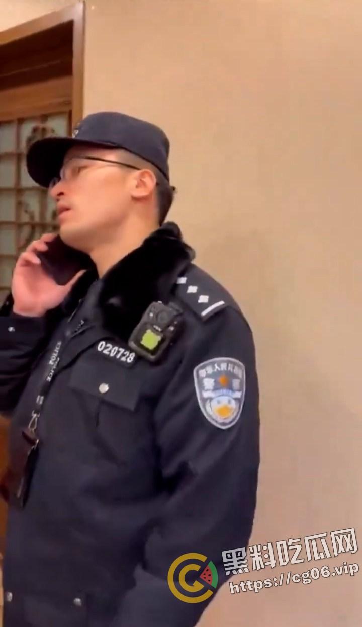微博下架视频！北京海淀某警察出现北大法学院教授聚餐现场欲带走一人约谈 被集体回怼-6