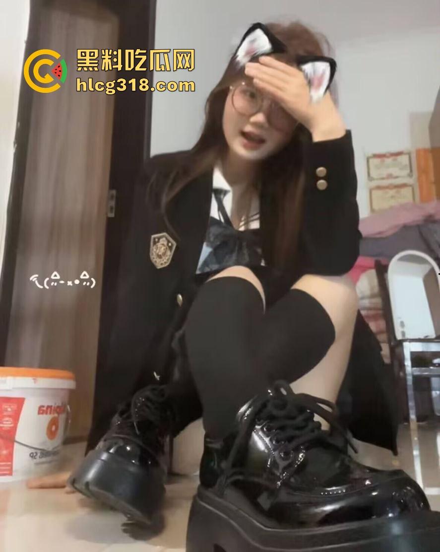 高考过后的激情释放!极品眼镜妹露脸性爱,还没放进去小穴已经湿透了,究极反差淫荡!-1