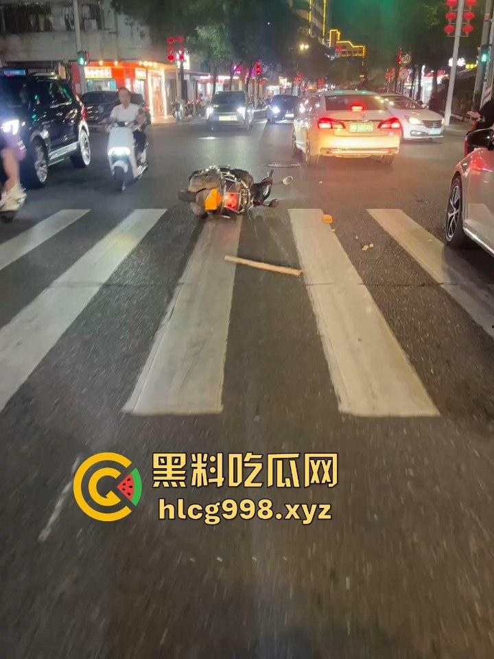 潮阳棉城精神小伙街头斗殴！马刀上手，砍到手臂当场飞掉！-5