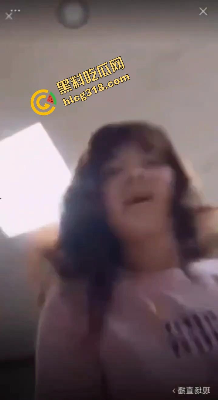 姐妹情深睡上床？集美女主直播抓小三，闺蜜6年情深，睡我老公3年直播当街鞭尸式抓奸！-6