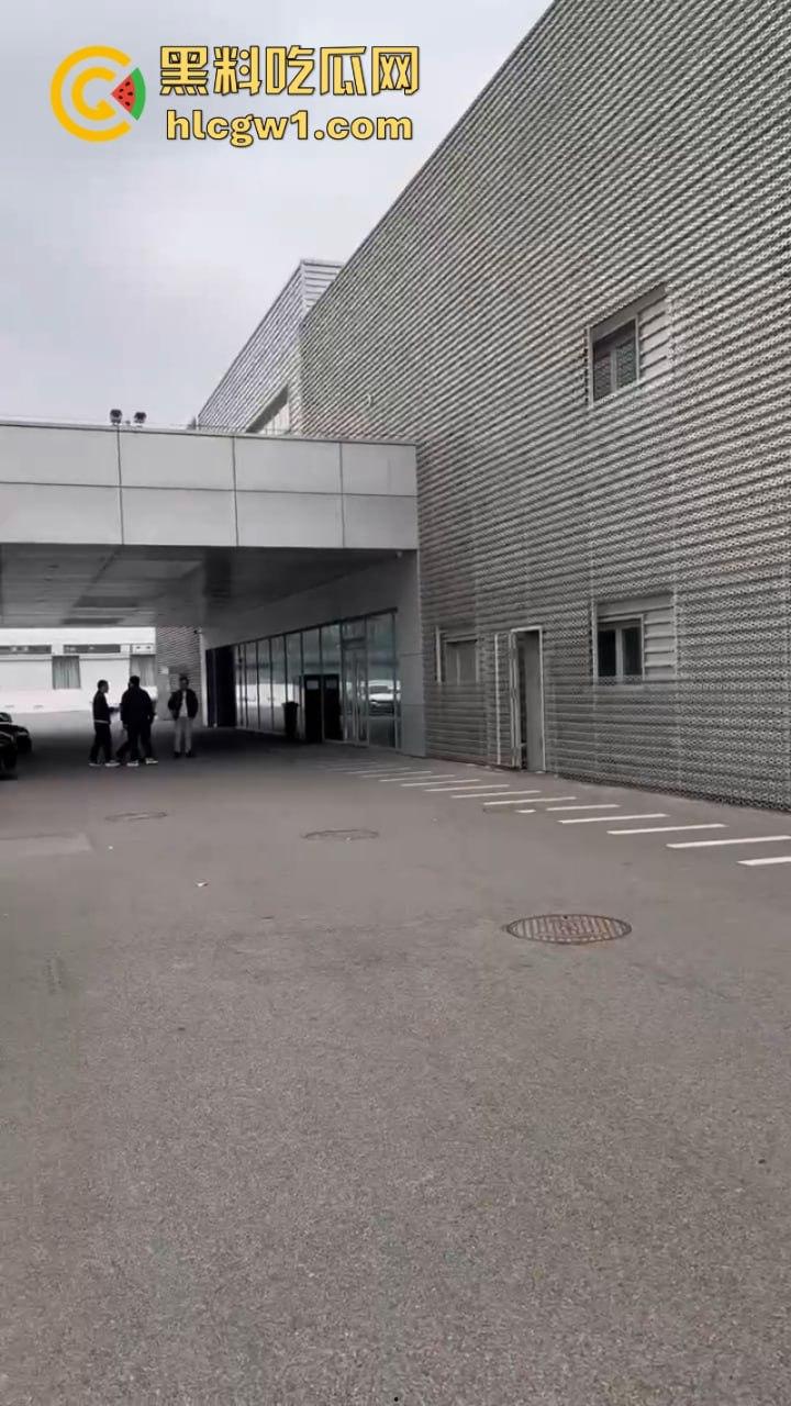 天津永濠奥达4s店关门卷款跑路 现场汽车无人问津 进口车现在这么惨吗？-4