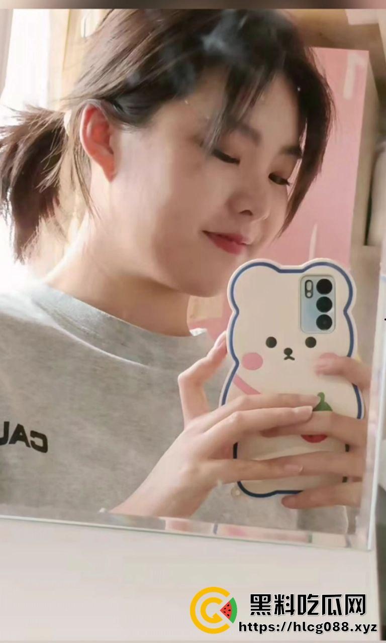 阜阳小骚狗反差烂货【张涵余】嫩脸勾人,背地里逼洞被男人捣烂,男友连毛都没碰过!-1