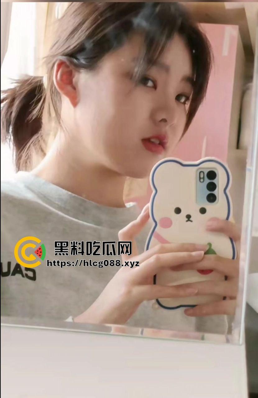 阜阳小骚狗反差烂货【张涵余】嫩脸勾人,背地里逼洞被男人捣烂,男友连毛都没碰过!-2