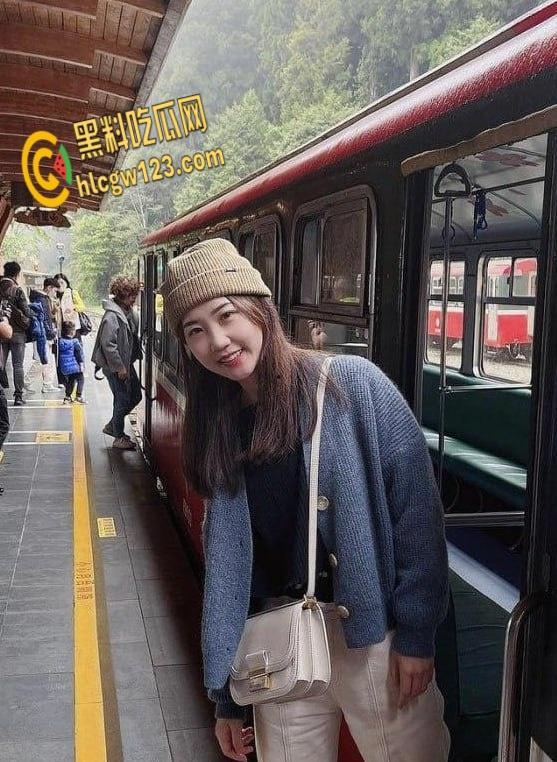 肤白貌美台妹淋浴脱衣到桑拿3P, 前后骑乘夹击, 干完腿都软了 !-3