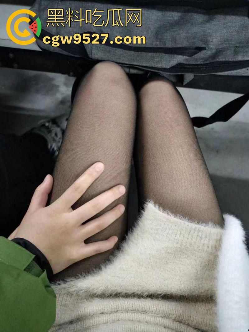 山东艺术学院舞蹈生【白梦雨】,清纯颜值顶级身材尤物,白天女神晚上母狗,被金主掰开嫩穴暴力抽插!-5