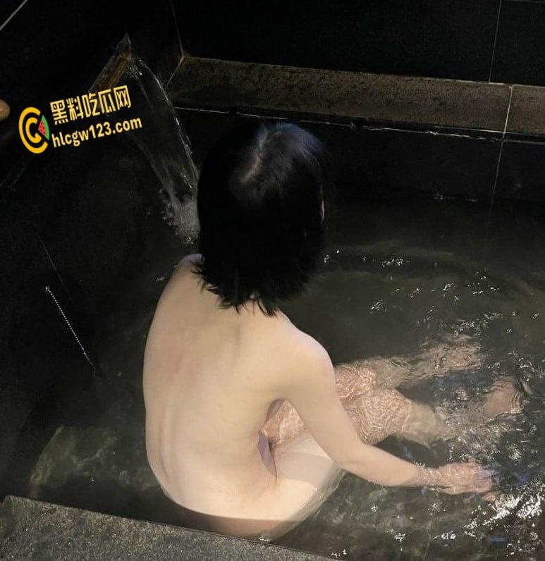 肤白貌美台妹淋浴脱衣到桑拿3P, 前后骑乘夹击, 干完腿都软了 !-7