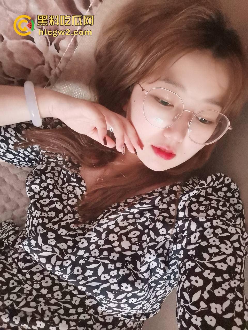 瓜友投稿酒店约炮极品良家人妻 无套直入内射 骚逼水多夹得紧 干得小少妇娇喘不止 爽到飞起!-7