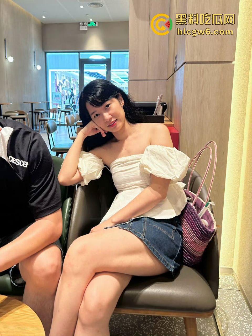 广东反差真实美艳少妇【林嘉玲】性感丝袜和高跟鞋,吕布来了都得射完再走-2