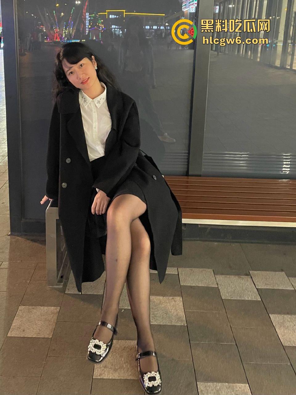 广东反差真实美艳少妇【林嘉玲】性感丝袜和高跟鞋,吕布来了都得射完再走-5