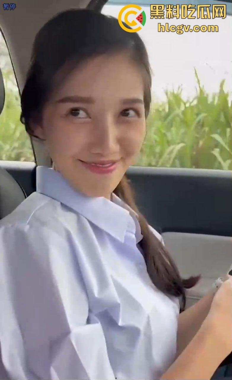 成都师范泰国留学生户外车震!23岁辣妹『莱慕尔』车里不够爽直接下车草堆打野炮,男友炫耀曝光!-3