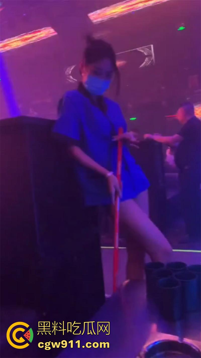 穷人女神富人母狗,有钱人的精彩夜生活,酒吧性感DJ和dancer,被大哥带走各种操,这生活真让人羡慕啊!-13