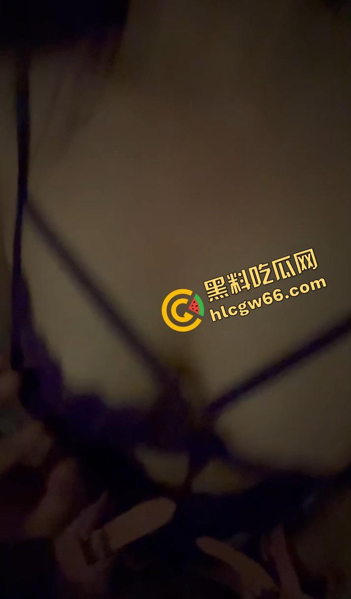 成都大学仙女校花【梁兴丽】02年嫩妹主动掰逼求操,约炮调教片疯传,成全网共享小肉便器!-10