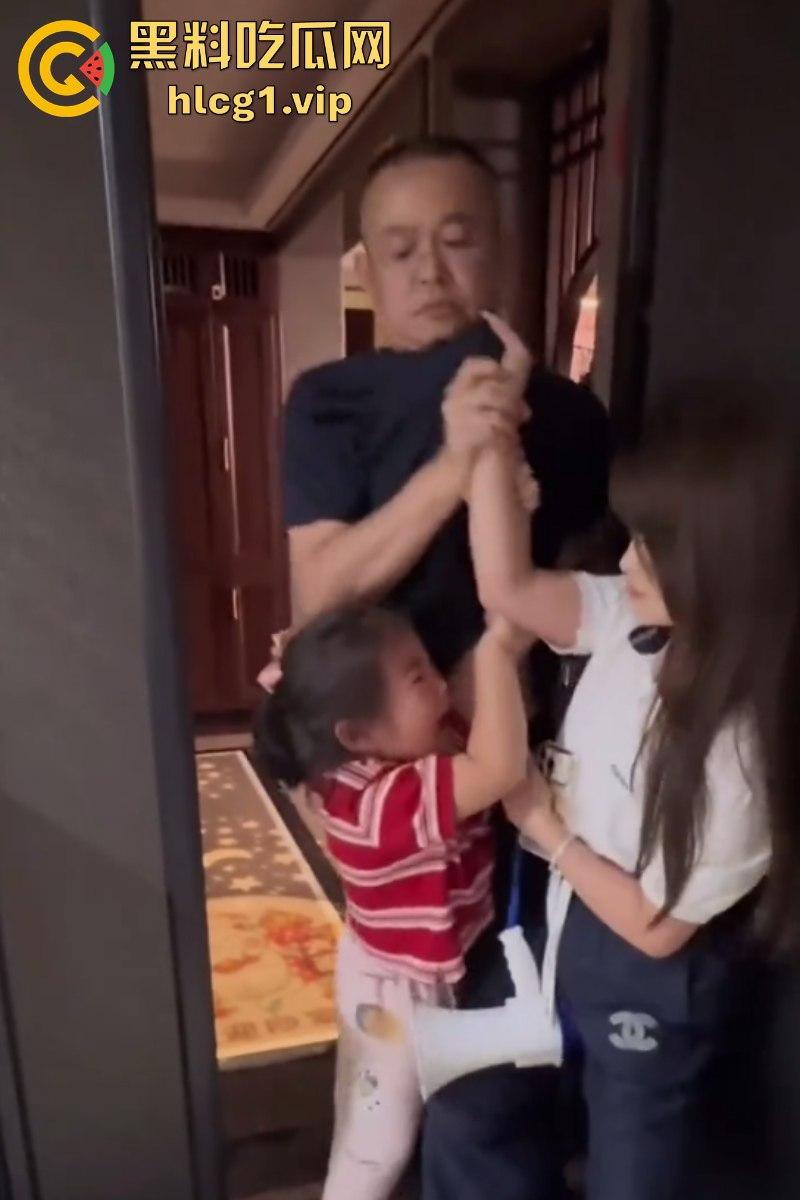 离完婚就不能见小孩?江苏泰州女子回家看小孩遭公公拳打脚踢!-8