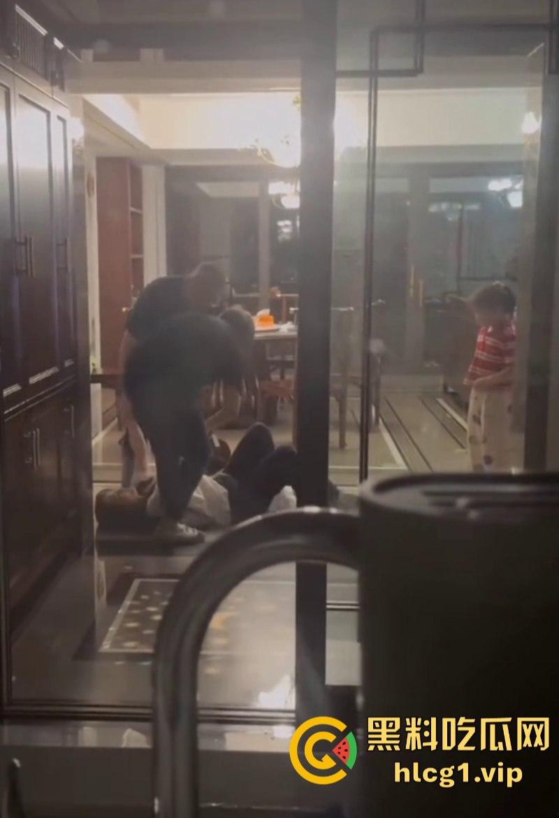 离完婚就不能见小孩?江苏泰州女子回家看小孩遭公公拳打脚踢!-10