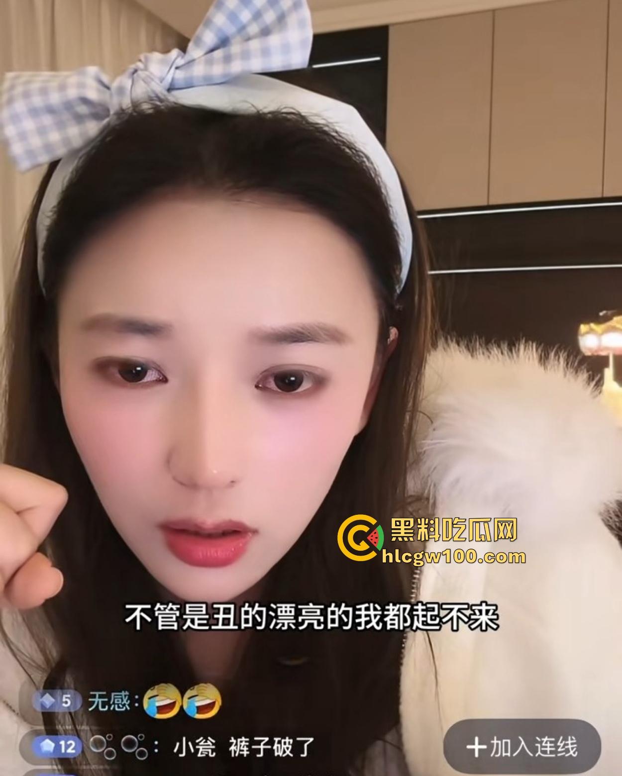 抖音64万粉丝『 小翁 』直播间整活名场面，恋足大佬爱闻臭袜，30岁处男哥被嘲讽低配显示器，天天抽象到飞！-11