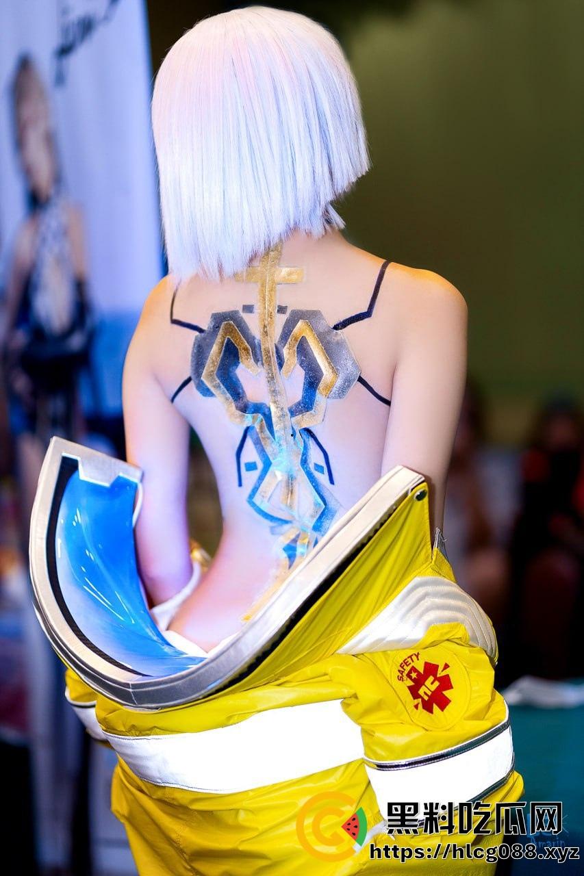 饥渴宅男的天堂！台湾漫展变性爱盛宴，近乎全裸福利姬勾得人硬邦邦，湾湾不要太爽了！-6