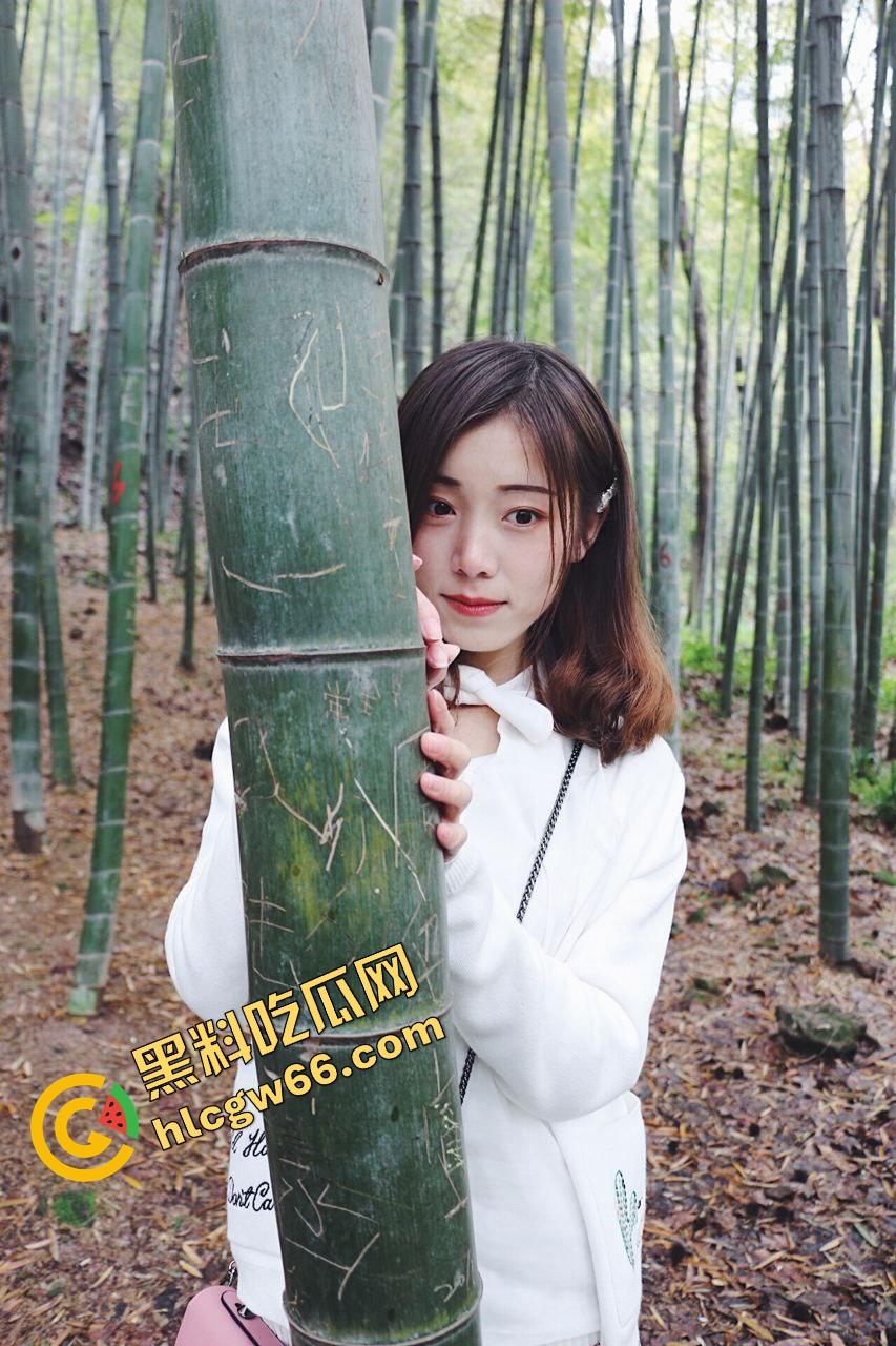 哥是废物，嫂子是我的肉窟窿！每天掰着小穴等我插，白天带婚戒，晚上跪着吃我屌！-1