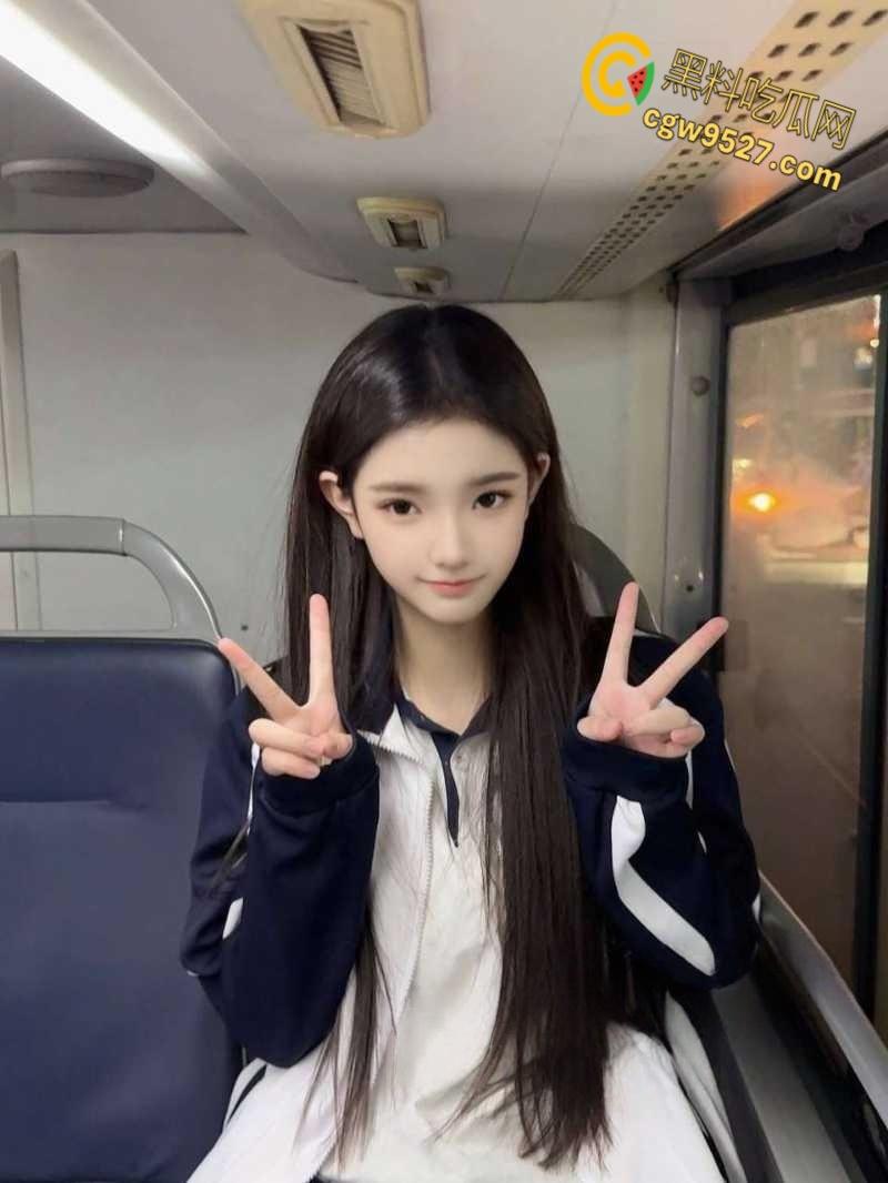 北京服装学院校花【于炜婕】，兼职外围私下曝光，更有招嫖卡片代言人之称，白虎嫩穴被各种玩弄！-1