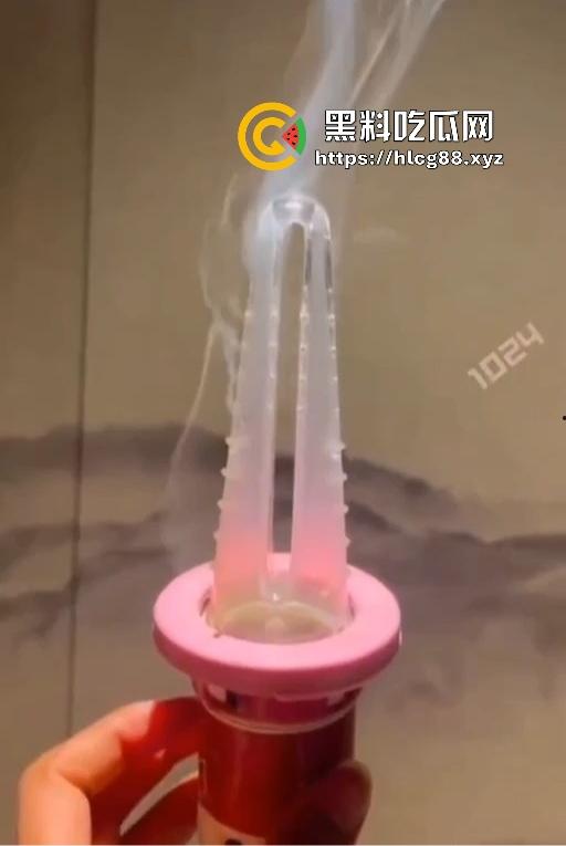 现在妹子为美疯魔抽脂隆奶塞逼艾灸，骚穴子宫烤得喷香，医美变态到艾灸鸡巴都出现了！-15