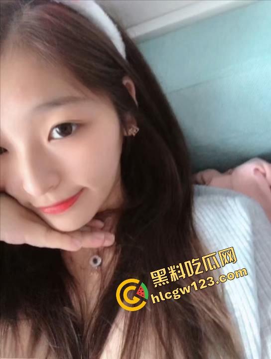 她是南昌最能装的骚货『乔欣玉』金主点菜送上门，浓眉大眼清纯外表，穿包臀裙被金主哥花样调教！-8