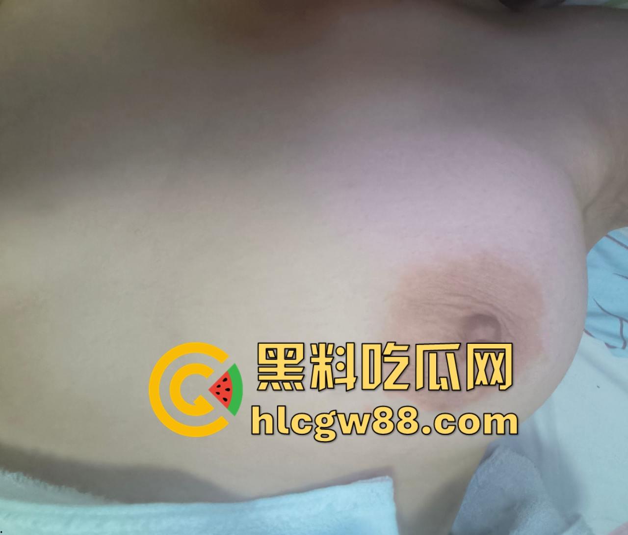 湖北职业技术学院大一嫩妹【赵晓然】网络聊骚被渣男骗裸照 露出美乳和嫩逼疯狂自慰！-10