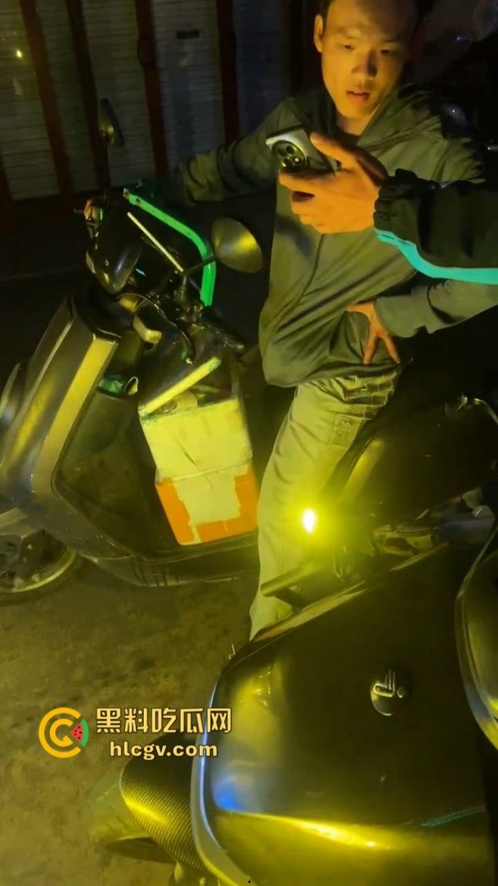 广东汕头一写字楼外卖频繁被盗 监控曝光小偷竟是同行相残-5