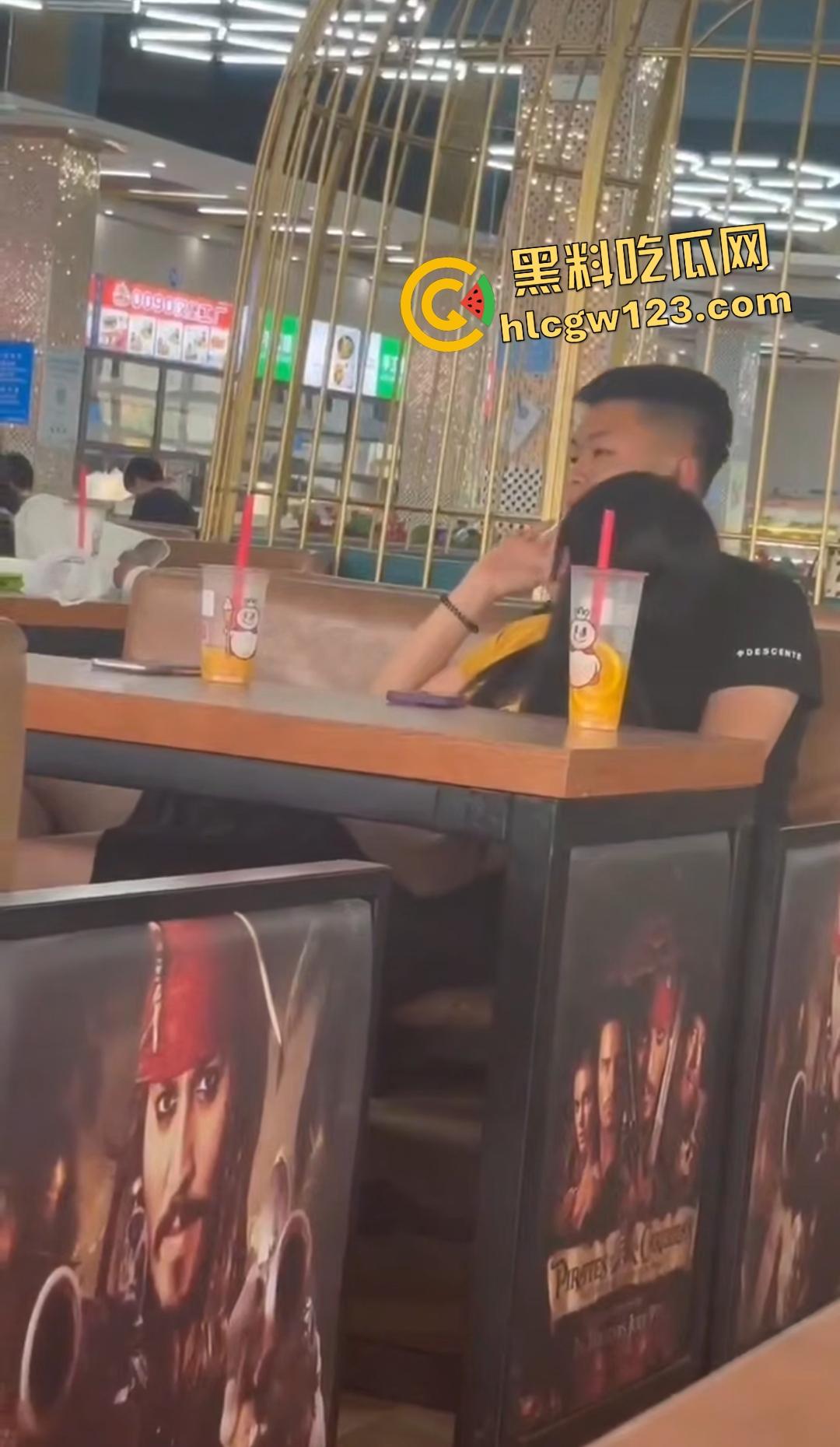 青岛技师学院食堂惊爆狗男女口交，蜜雪冰城边喝边舔，精子果茶就此诞生！-7