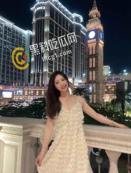 长沙外国语学院清纯校花 贺春 被大哥后入抽插爆射！妹子性感的娇喘呻吟太勾人了-1