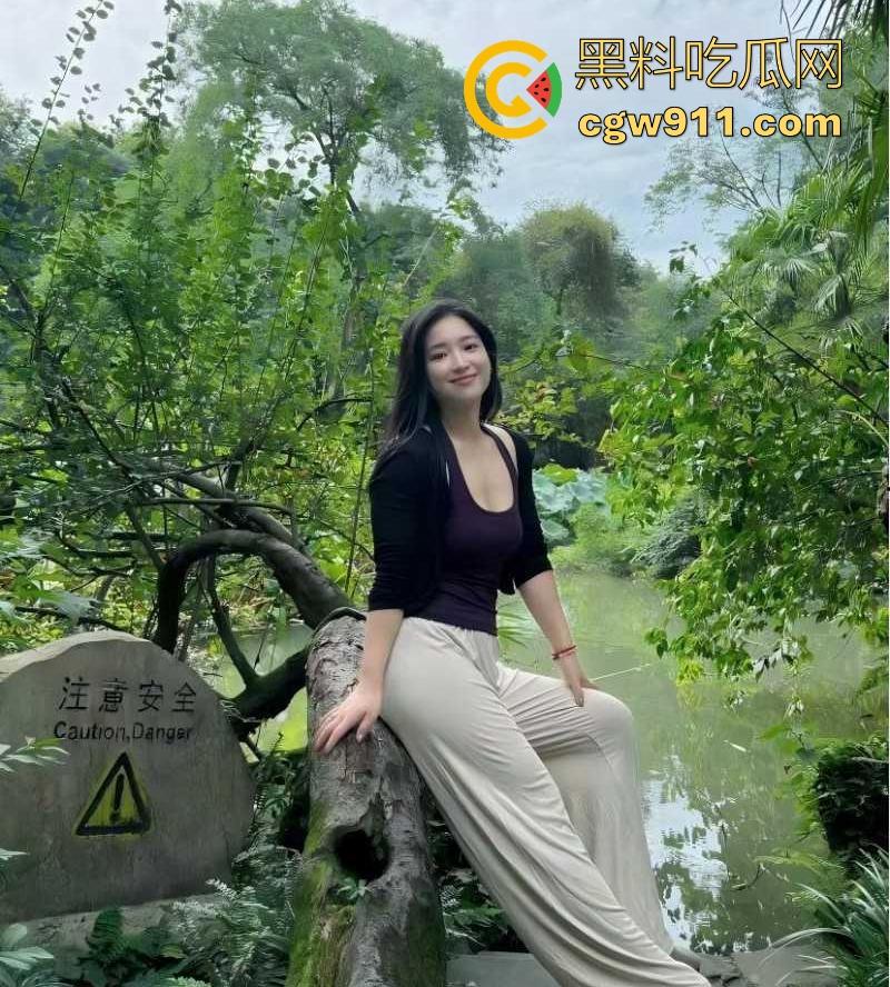 与大奶嫂子户外打野炮，正进入状态激战正酣，突然有人过来，吓得赶紧内射，户外就是刺激！-2