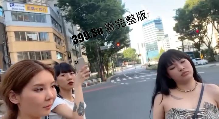 华夏紫微星在日大发神威！7.17早上 几段视频在日本网上疯传，视频中几名中国女子在新宿街头对日本警察拳打脚踢-5