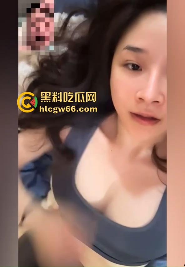 湖南极品健身少妇 【吴侨雯】绿帽老公常年在外 淫妻在家与网友裸聊自慰 成熟的女人太会诱惑人！-1