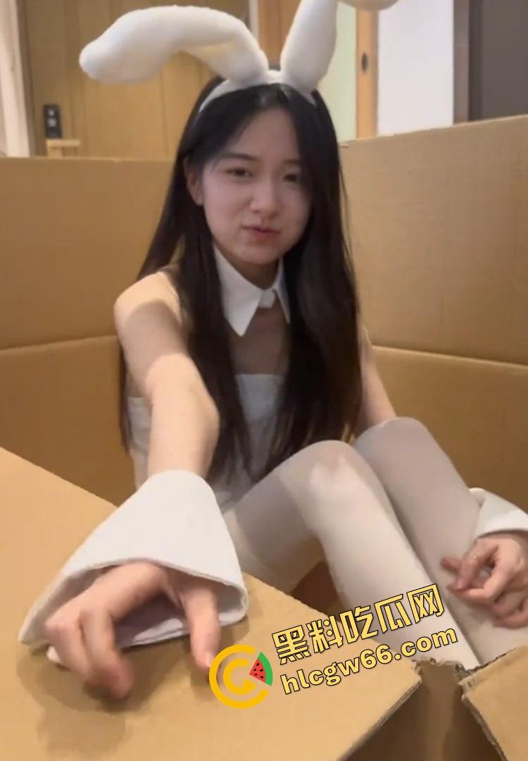 260W女网红【百万个垃圾桶】早期福利照流出大尺度裸照被疯狂翻出，互联网真他妈记得！-2