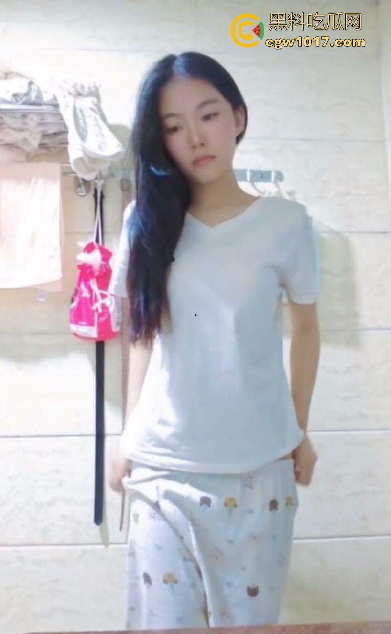 监督清纯女友洗澡！浴室蒸汽弥漫，粉嫩巨乳湿身沐浴，从青涩到大胆面对镜头裸漏，平静的诱惑着撸点爆炸！-2