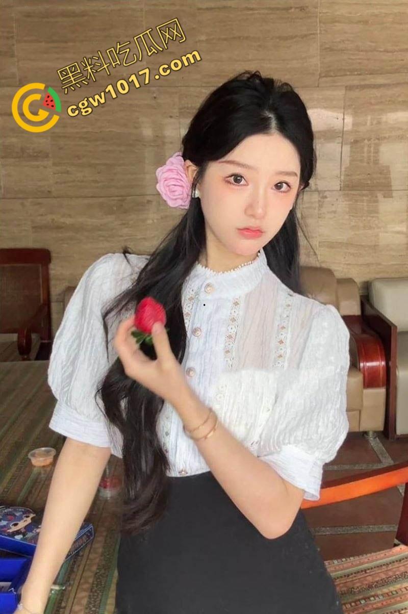 海角乱伦大神爆操教师表姐:表姐欲仙欲死醉享午休之乐,深喉口爆 竟把精液打包带回学校!-1