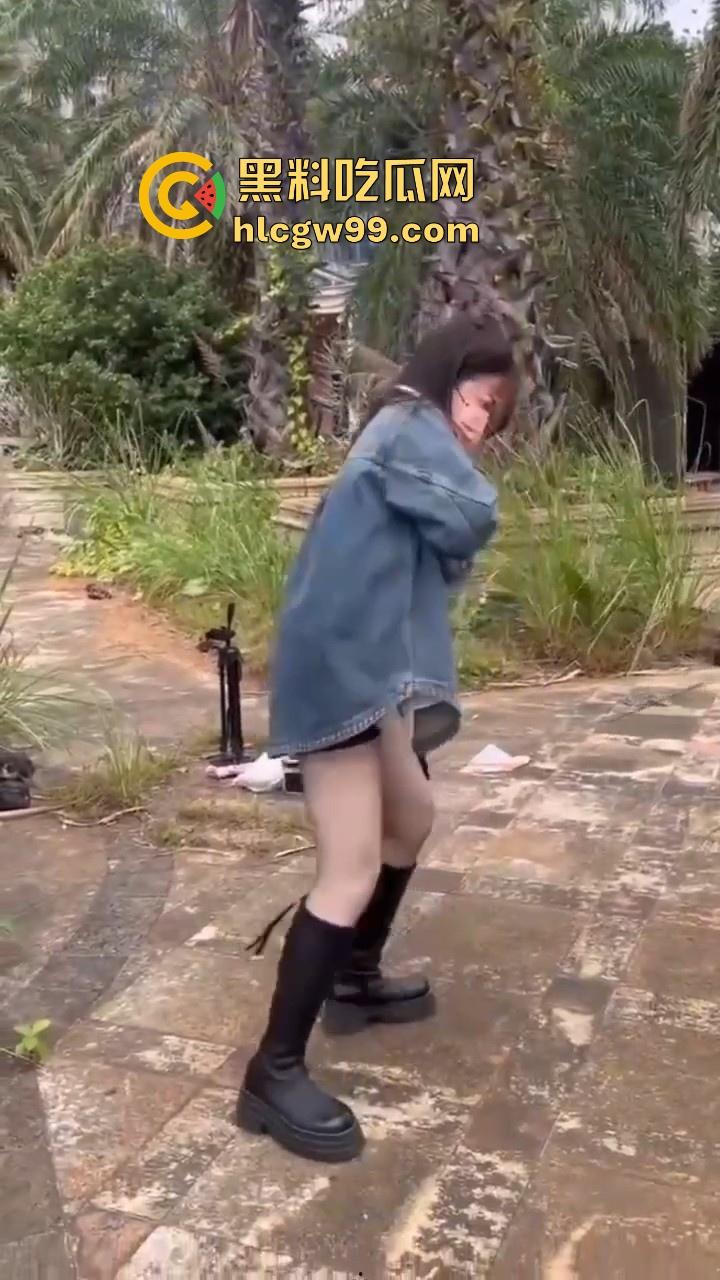 有见过鞭炮炸奶的吗？广西表妹为流量不惜亲身上演，隔着屏幕都觉得疼，内容炸烈！-14