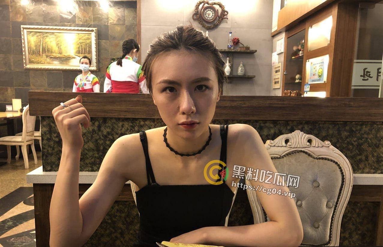 上海期货美女交易员【何麦伢】与男友啪啪视频及大量生活照流出 好几个角度看出妹妹已经生气了  好像目前受影响已经回广州-2