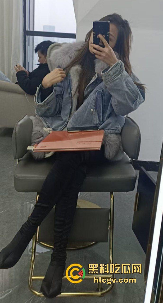 瓜友爆料济南骚人妻【范纯熙】偷吃！老公出差，她急喊人上门草骚逼，一天不日就难受！-17