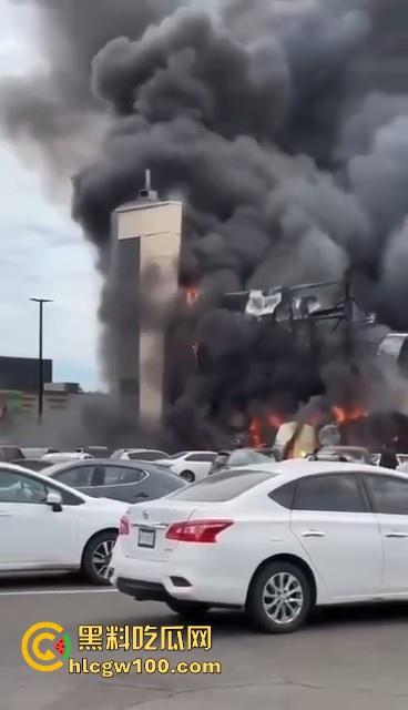 墨西哥 锡那罗亚州突发火灾，现场堪称恐怖末日快速摧毁房屋 极具吓人！-1