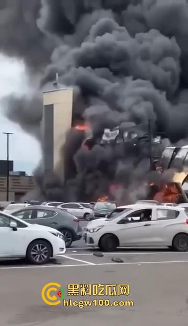 墨西哥 锡那罗亚州突发火灾，现场堪称恐怖末日快速摧毁房屋 极具吓人！-8