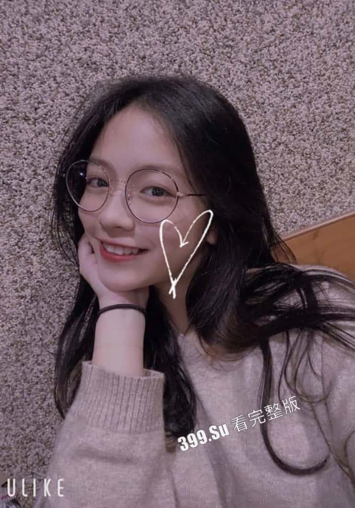 台湾岭东科技大学 漂亮妹妹 林柳瑾 和男友啪啪 泄密流出 没想到衣服下的身材这么顶！-12