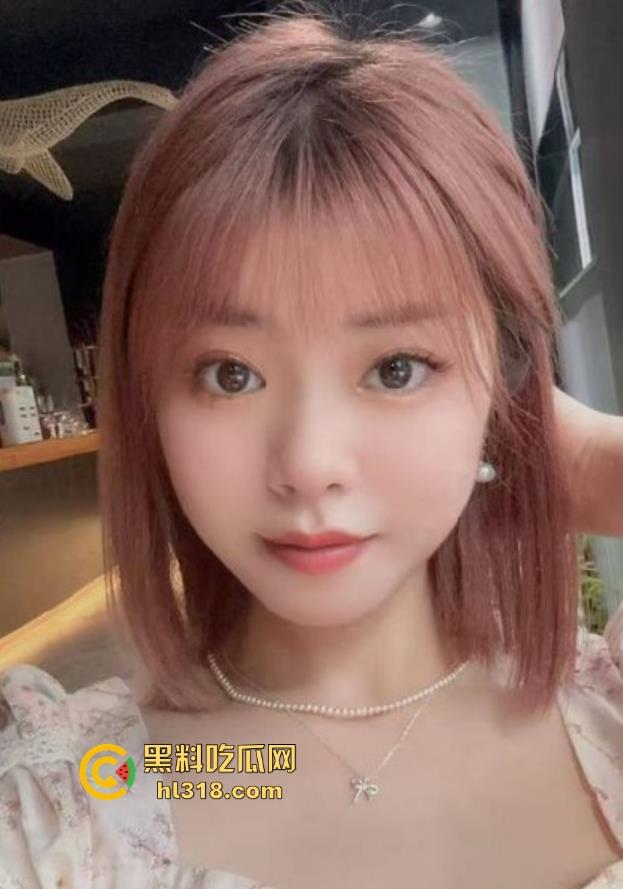 趁着家里没人，终于可以跟嫂子翻云覆雨一番，满足这饥渴已久的小骚货，高潮过后竟主动要求吞精！-2