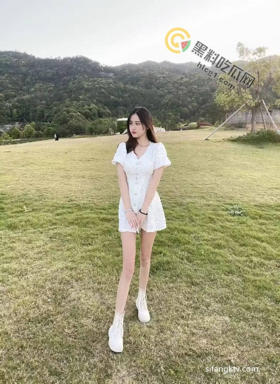 超精品泄密！高颜值反差美女大学生薛翊宁性爱图影泄密流出，完美露脸引发全网讨论！-2