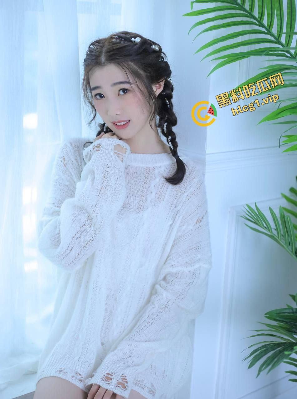 投稿曝光！江门职业技术学院反差女大『陈萍』M属性拉满 纯情小母狗！后入大炮台！-1