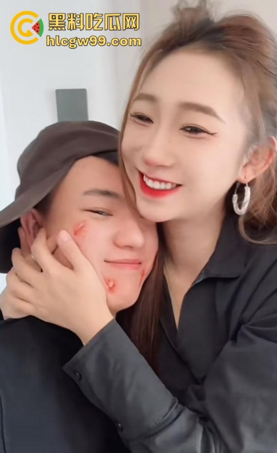 青海回族精神小伙结婚直播炸裂翻车，跟大哥吵架直接掀桌子砸盘子，这婚结得比打架还热闹！-3