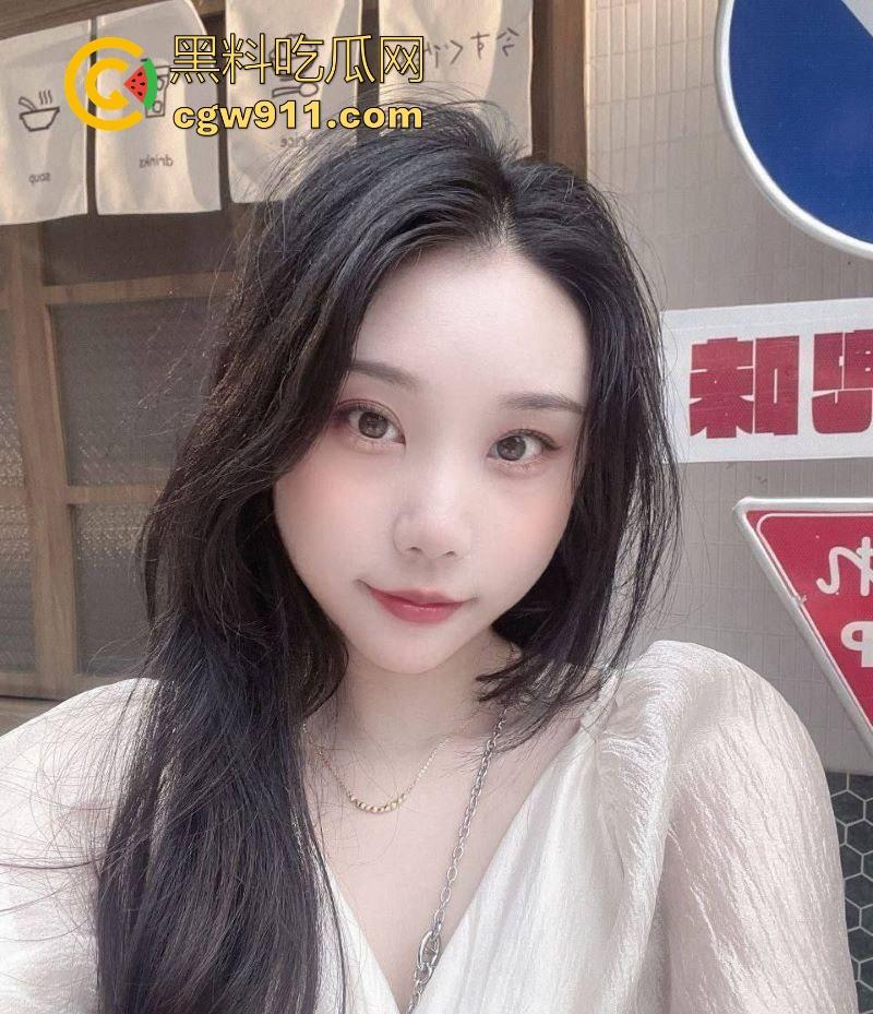 约炮浙江大学【胡雯璨】私密视频流出，床上揉胸吃鸡狂秀舌技，巨乳撅起被内射，跟学校的她完全相反！-1