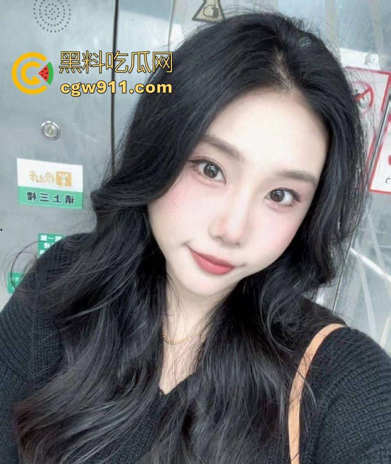 约炮浙江大学【胡雯璨】私密视频流出，床上揉胸吃鸡狂秀舌技，巨乳撅起被内射，跟学校的她完全相反！-2