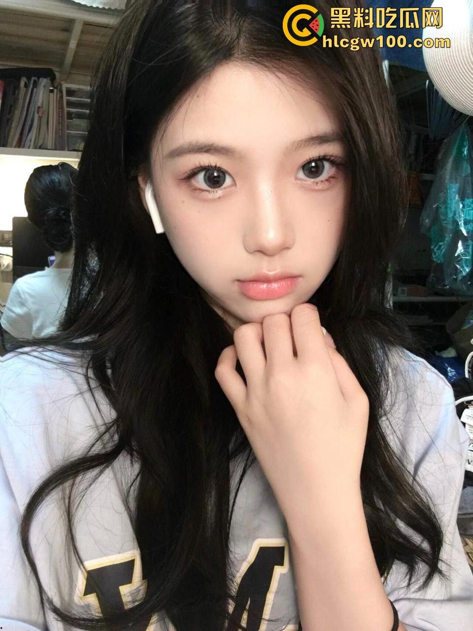 小情侣停车场光着屁股现场造人，野战玩得飞起，邻居拍视频爆出裤子都没脱利索就开干，这也太饥渴了吧！-3