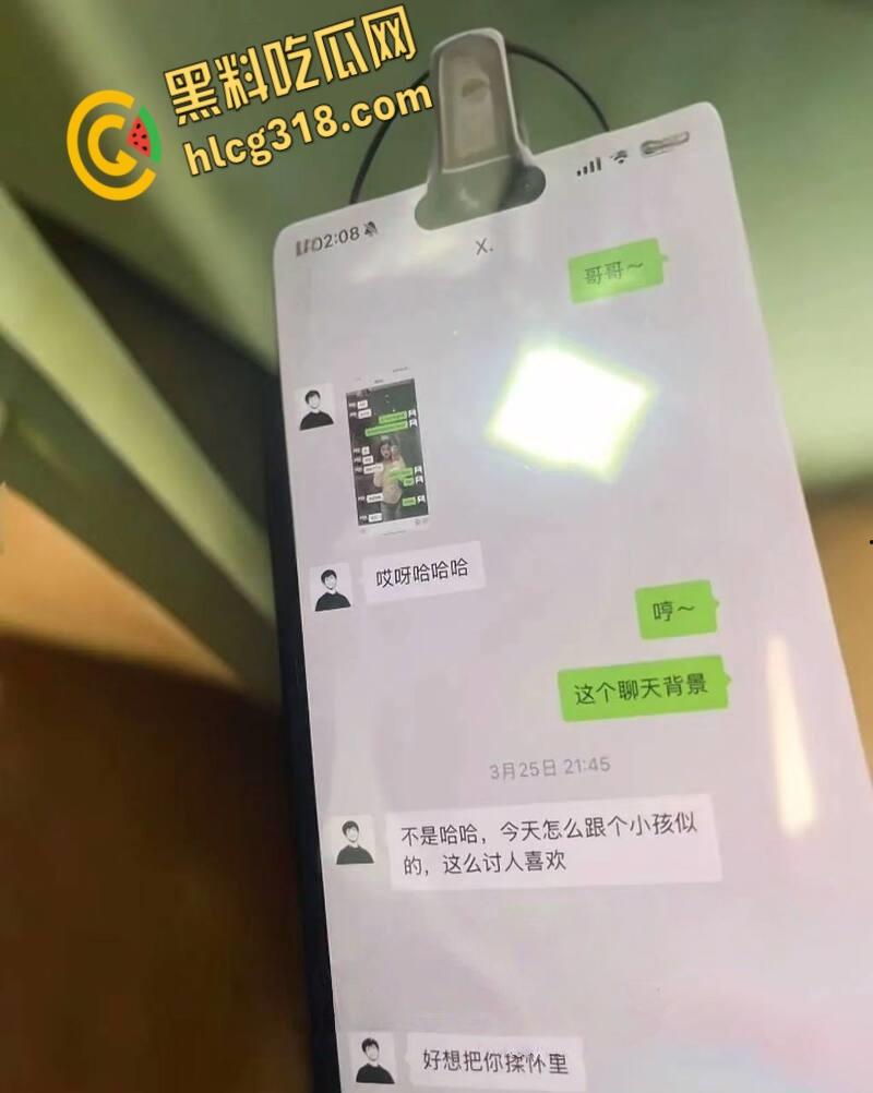 西藏渣男网警【辛修志】，恋爱期间和自己闺蜜乱搞，白吊带无套女上奶子摇摇晃晃，这身材很难不爱 ！-3