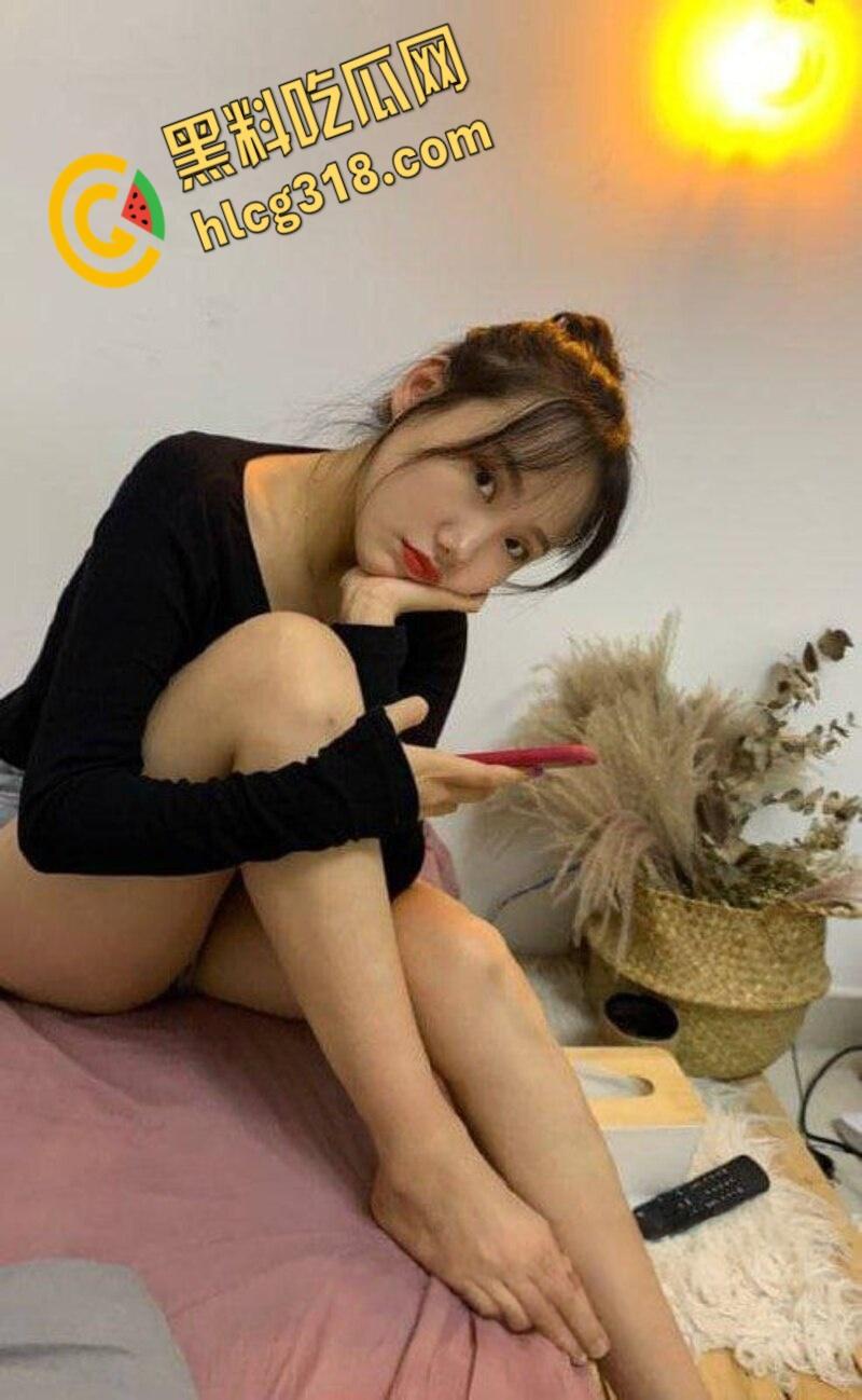 西藏渣男网警【辛修志】，恋爱期间和自己闺蜜乱搞，白吊带无套女上奶子摇摇晃晃，这身材很难不爱 ！-4